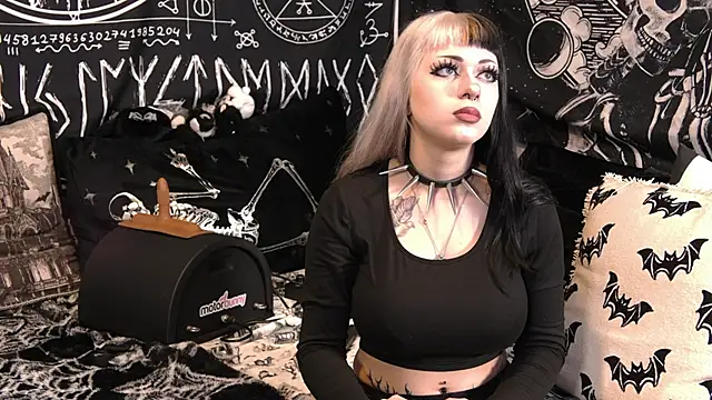 Snapshot of Paige_Turner chatting on 04/04/26, 12:42 Paige Turner online show from 04/04/26, 12:42