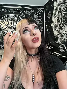 Paige Turner online show from 08/05/26, 12:57