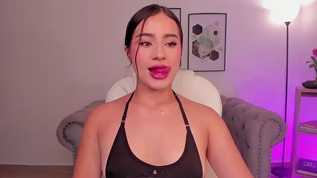 Snapshot of Saskia_litt chatting on 09/14/25, 02:00 Saskia litt online show from 09/14/25, 02:00