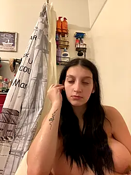 Snapshot of madsdeluxe chatting on 10/11/25, 11:36 madsdeluxe online show from 10/11/25, 11:36