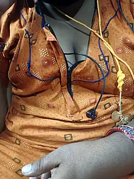 Snapshot of TAMIL_ELAKKIYA chatting on 09/17/25, 04:52 TAMIL ELAKKIYA online show from 09/17/25, 04:52