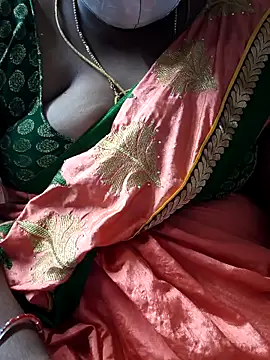 Snapshot of TAMIL_ELAKKIYA chatting on 11/29/25, 08:28 TAMIL ELAKKIYA online show from 11/29/25, 08:28