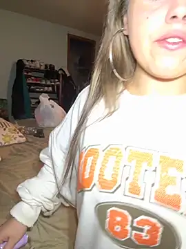 Snapshot of JuicyExxxperience chatting on 09/30/25, 12:54 JuicyExxxperience online show from 09/30/25, 12:54