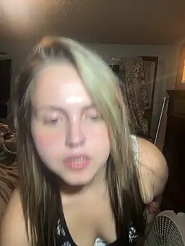 Snapshot of JuicyExxxperience chatting on 10/28/25, 11:47 JuicyExxxperience online show from 10/28/25, 11:47