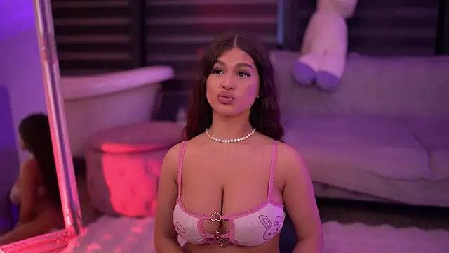 BellaNoirre online show from 11/15/25, 06:48