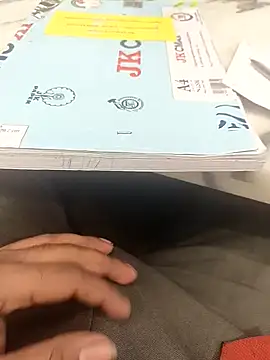 hotboy43339 online show from 12/18/25, 04:07