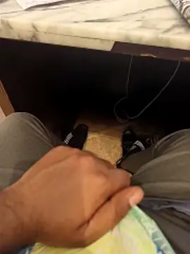 hotboy43339 online show from 02/15/26, 08:46