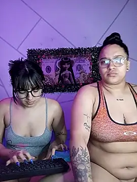 Snapshot of Sweet_Dirty_Baby chatting on 11/19/25, 03:50 Sweet Dirty Baby online show from 11/19/25, 03:50