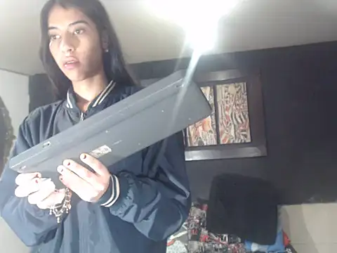 Dara-montenegro online show from 10/18/25, 12:13