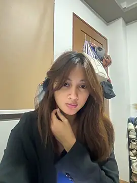 Snapshot of LanySylvia chatting on 10/28/25, 03:04 LanySylvia online show from 10/28/25, 03:04