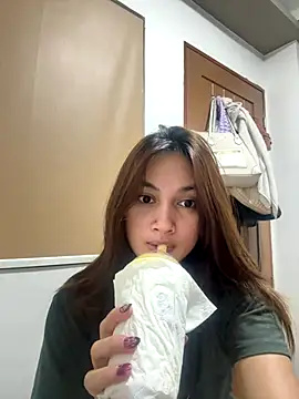 Snapshot of LanySylvia chatting on 11/05/25, 05:13 LanySylvia online show from 11/05/25, 05:13