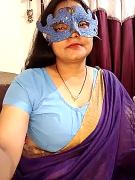 Snapshot of MEERAcle chatting on 04/19/26, 02:05 MEERAcle online show from 04/19/26, 02:05