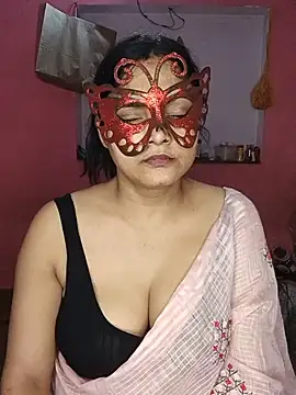 Snapshot of MEERAcle chatting on 06/15/26, 04:31 MEERAcle online show from 06/15/26, 04:31