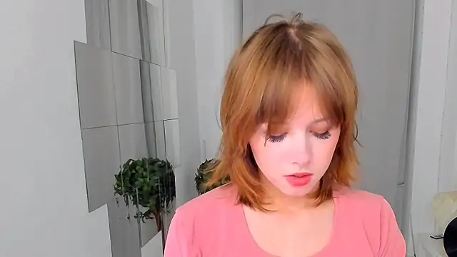 Snapshot of JanetMoor chatting on 11/14/25, 03:22 JanetMoor online show from 11/14/25, 03:22