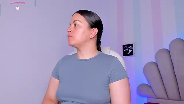 Ariah Walker  online show from 10/28/25, 04:05