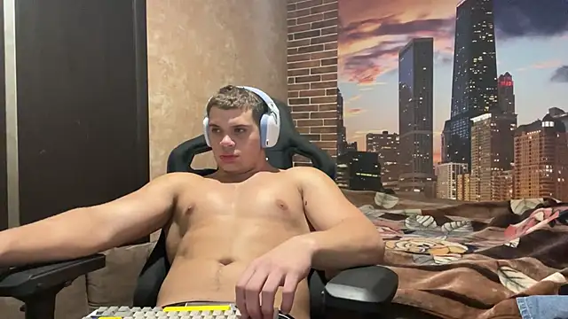 MusclePhantom online show from 11/05/25, 09:04