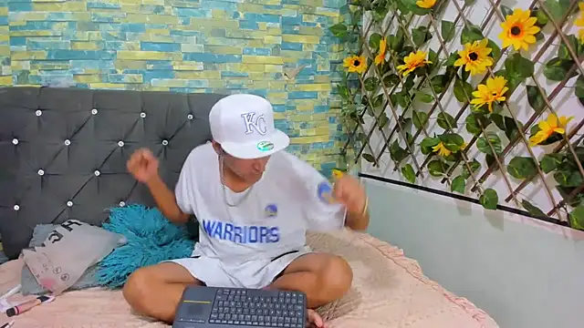 Snapshot of partdemonlatin666 chatting on 10/14/25, 07:47 partdemonlatin666 online show from 10/14/25, 07:47