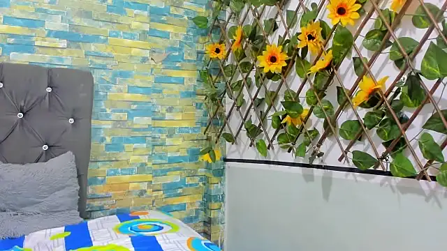 Snapshot of partdemonlatin666 chatting on 10/18/25, 09:04 partdemonlatin666 online show from 10/18/25, 09:04