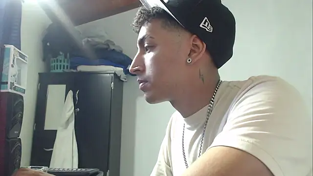 Snapshot of partdemonlatin666 chatting on 10/25/25, 09:09 partdemonlatin666 online show from 10/25/25, 09:09