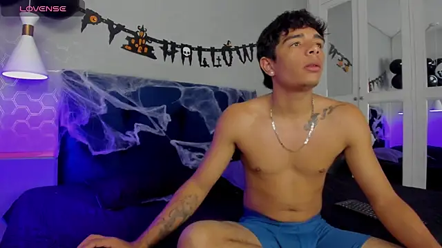 Snapshot of CuteButHarder chatting on 10/15/25, 11:54 CuteButHarder online show from 10/15/25, 11:54