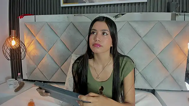 Baby-Rouse  online show from 11/18/25, 04:22