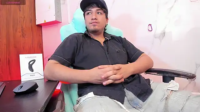 Snapshot of juanmechanic_ chatting on 05/28/26, 02:14 juanmechanic online show from 05/28/26, 02:14