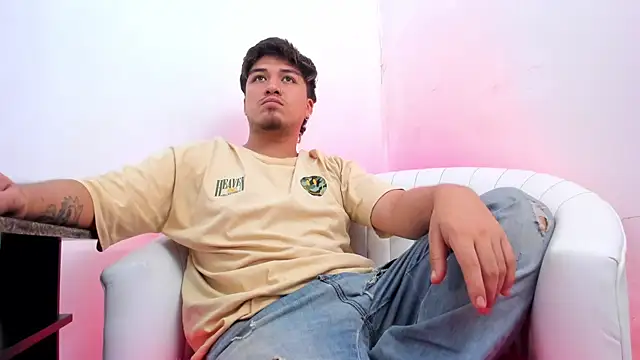 Snapshot of juanmechanic_ chatting on 06/18/26, 03:16 juanmechanic online show from 06/18/26, 03:16