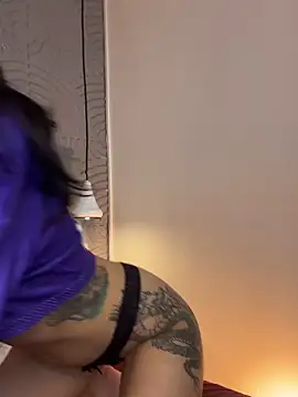 eviegothel  online show from 11/13/25, 08:19