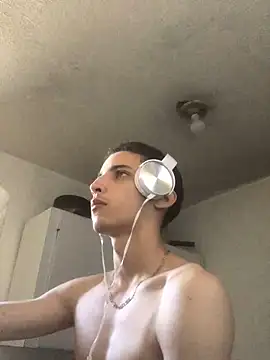 Snapshot of Lobito_00 chatting on 10/02/25, 07:43 Lobito 00 online show from 10/02/25, 07:43