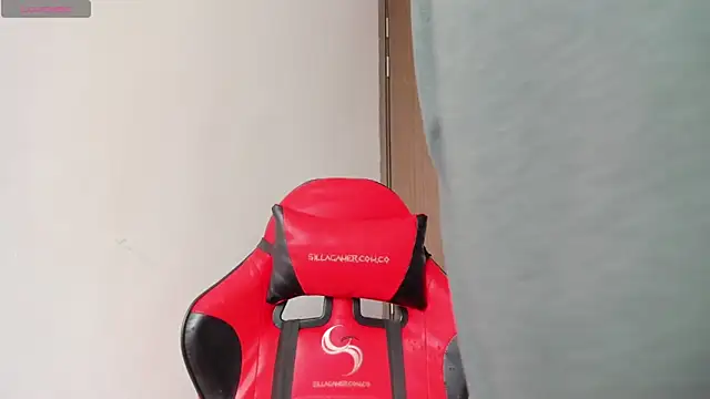 Snapshot of kevin_ahss chatting on 03/18/26, 05:27 kevin ahss online show from 03/18/26, 05:27