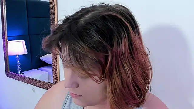 isa grey  online show from 11/10/25, 04:44