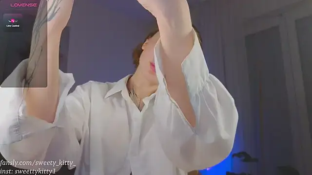 Snapshot of sweettykitty chatting on 01/19/26, 12:53 sweettykitty online show from 01/19/26, 12:53