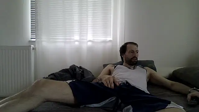 Snapshot of XLBarehengst chatting on 10/07/25, 01:30 XLBarehengst online show from 10/07/25, 01:30