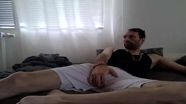 Snapshot of XLBarehengst chatting on 04/01/26, 12:50 XLBarehengst online show from 04/01/26, 12:50