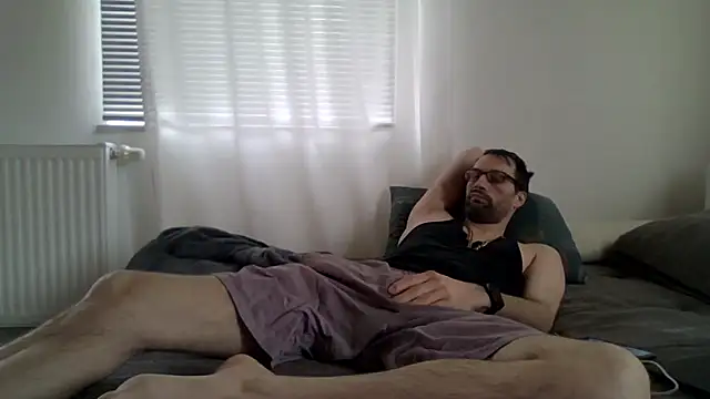 Snapshot of XLBarehengst chatting on 04/03/26, 08:34 XLBarehengst online show from 04/03/26, 08:34