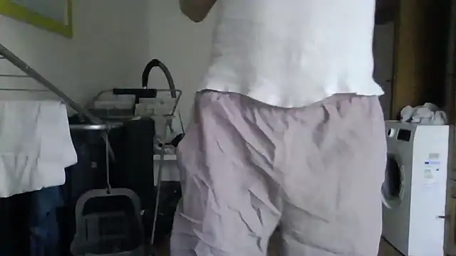 Snapshot of XLBarehengst chatting on 04/19/26, 04:17 XLBarehengst online show from 04/19/26, 04:17