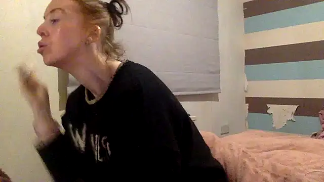 Snapshot of Bellababexox chatting on 05/27/26, 01:57 Bellababexox online show from 05/27/26, 01:57