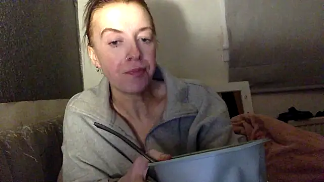 Snapshot of Bellababexox chatting on 06/11/26, 01:05 Bellababexox online show from 06/11/26, 01:05