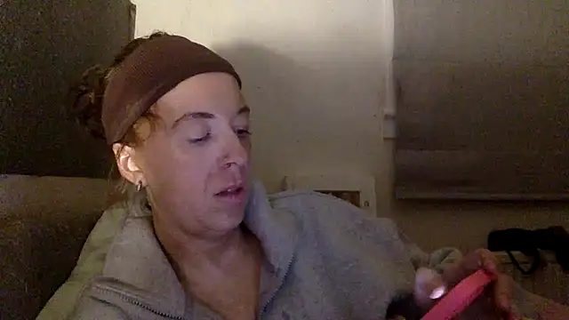 Snapshot of Bellababexox chatting on 06/14/26, 02:24 Bellababexox online show from 06/14/26, 02:24
