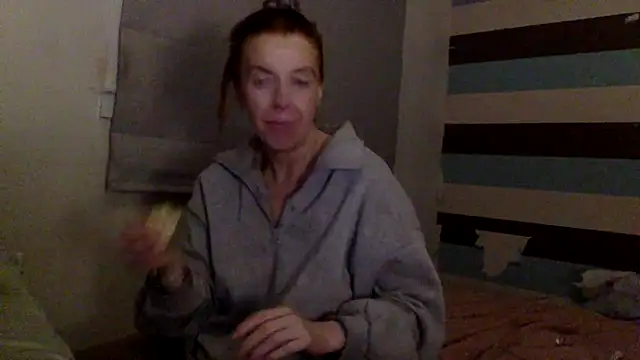 Snapshot of Bellababexox chatting on 06/17/26, 01:41 Bellababexox online show from 06/17/26, 01:41