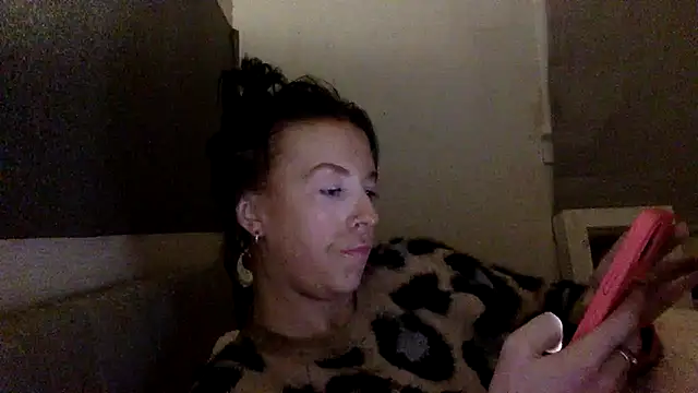 Snapshot of Bellababexox chatting on 07/06/26, 04:31 Bellababexox online show from 07/06/26, 04:31