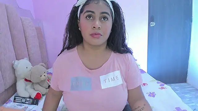 Snapshot of AndreaSweet2 chatting on 09/15/25, 08:31 AndreaSweet2 online show from 09/15/25, 08:31