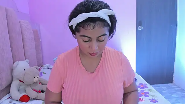 Snapshot of AndreaSweet2 chatting on 09/19/25, 07:36 AndreaSweet2 online show from 09/19/25, 07:36