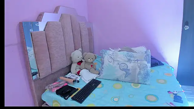 Snapshot of AndreaSweet2 chatting on 09/24/25, 07:28 AndreaSweet2 online show from 09/24/25, 07:28