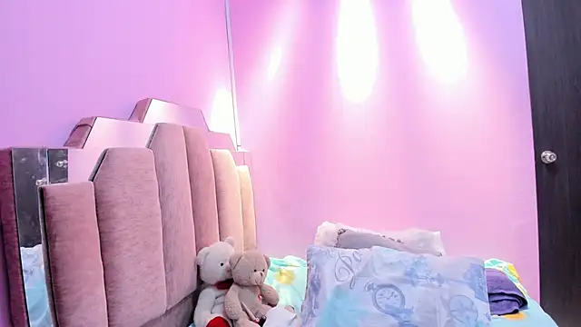 Snapshot of AndreaSweet2 chatting on 09/27/25, 07:41 AndreaSweet2 online show from 09/27/25, 07:41