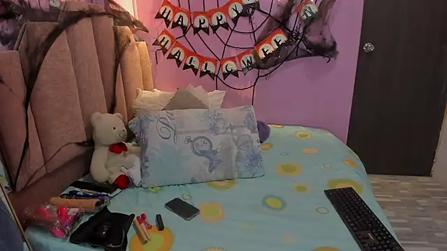 Snapshot of AndreaSweet2 chatting on 10/20/25, 07:36 AndreaSweet2 online show from 10/20/25, 07:36