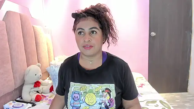 Snapshot of AndreaSweet2 chatting on 11/07/25, 07:47 AndreaSweet2 online show from 11/07/25, 07:47