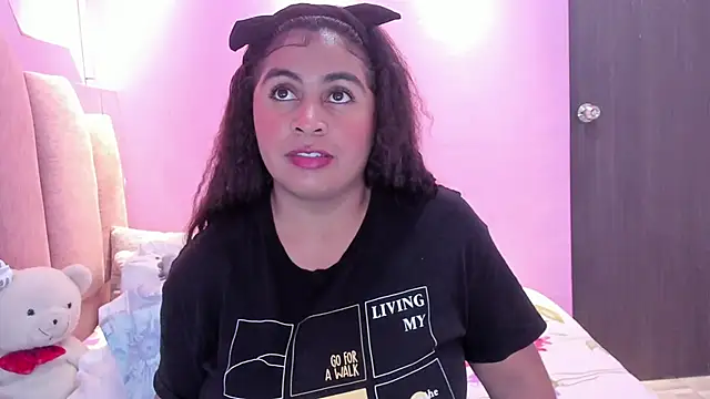 Snapshot of AndreaSweet2 chatting on 11/14/25, 07:56 AndreaSweet2 online show from 11/14/25, 07:56