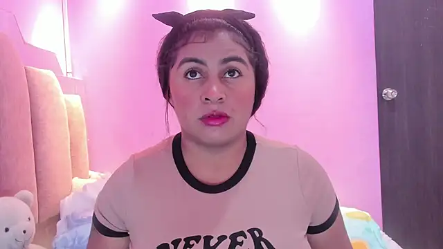 Snapshot of AndreaSweet2 chatting on 11/17/25, 08:03 AndreaSweet2 online show from 11/17/25, 08:03