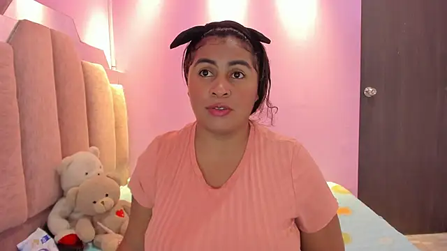 Snapshot of AndreaSweet2 chatting on 12/01/25, 08:03 AndreaSweet2 online show from 12/01/25, 08:03